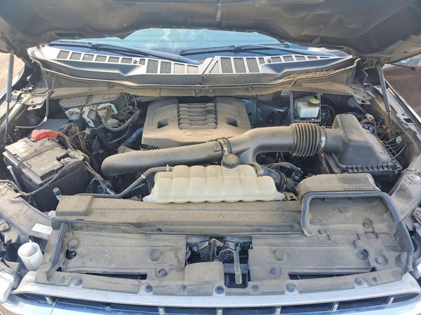 2022 FORD F150 SuperCrew — Engine bay