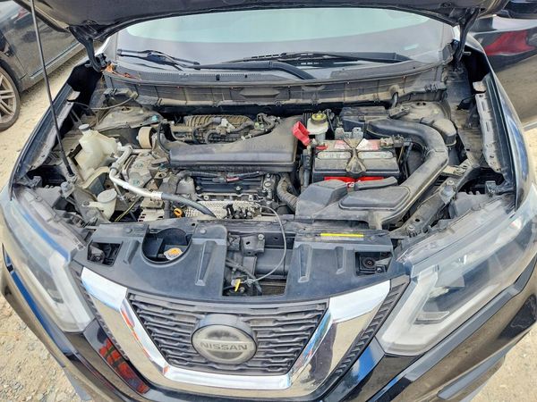 2018 NISSAN ROGUE — Engine bay
