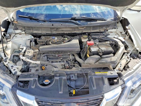 2018 NISSAN ROGUE — Engine bay