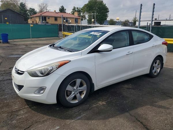 2013 HYUNDAI ELANTRA — DSFA — Front 3/4