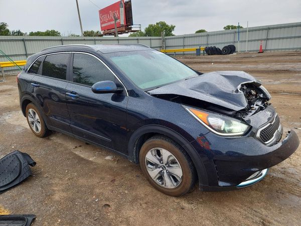 2018 KIA NIRO LX (PHEV) — Passenger 3/4
