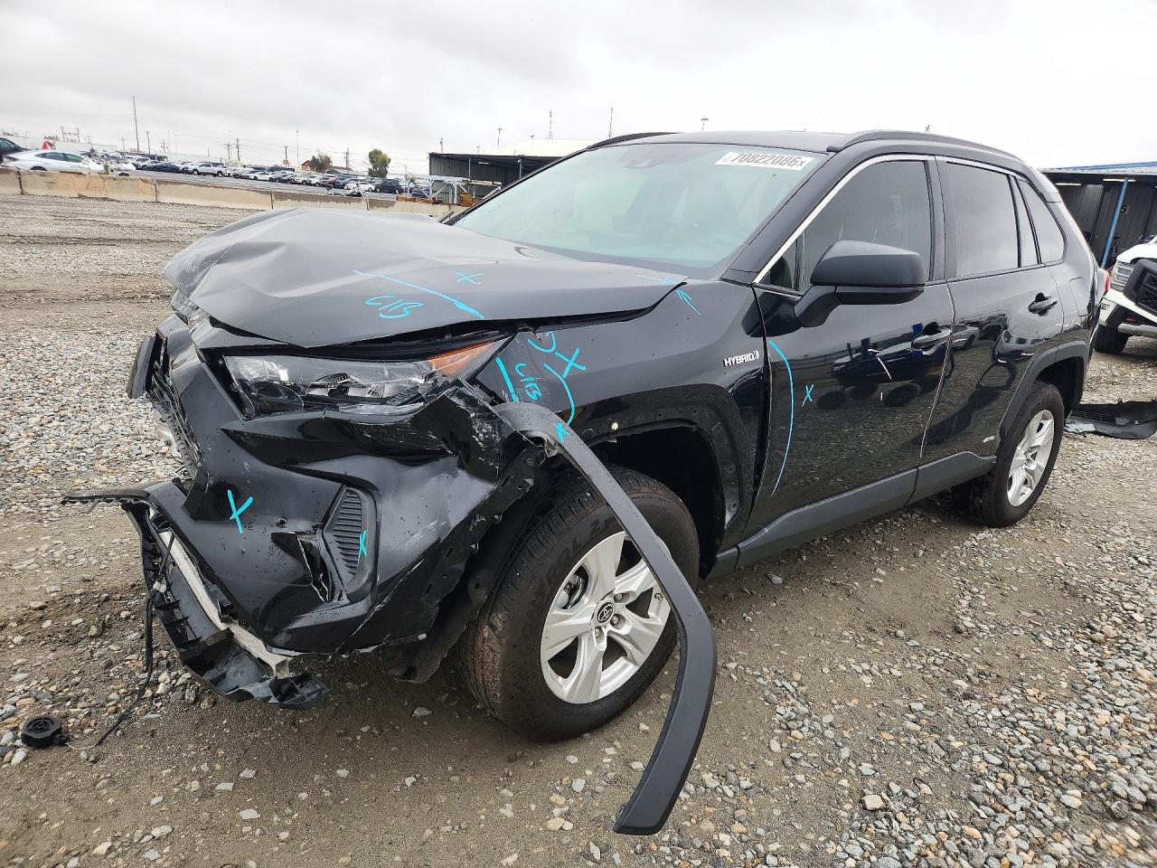 2021 TOYOTA RAV4 LE HV — Front 3/4