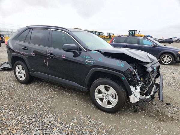 2021 TOYOTA RAV4 LE HV — Passenger 3/4