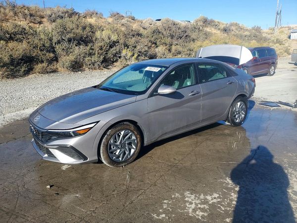2025 HYUNDAI ELANTRA Blue, SEL Sport — Front 3/4