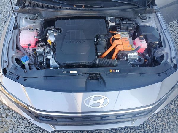 2025 HYUNDAI ELANTRA Blue, SEL Sport — Engine bay