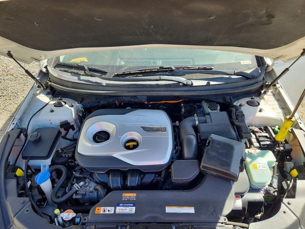 2017 HYUNDAI SONATA Plug-in Hybrid Limited — Engine bay