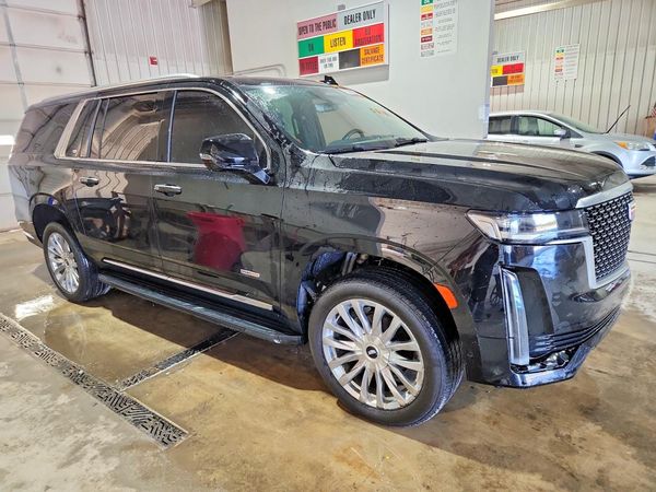 2022 CADILLAC ESCALADE Premium Luxury — Passenger 3/4