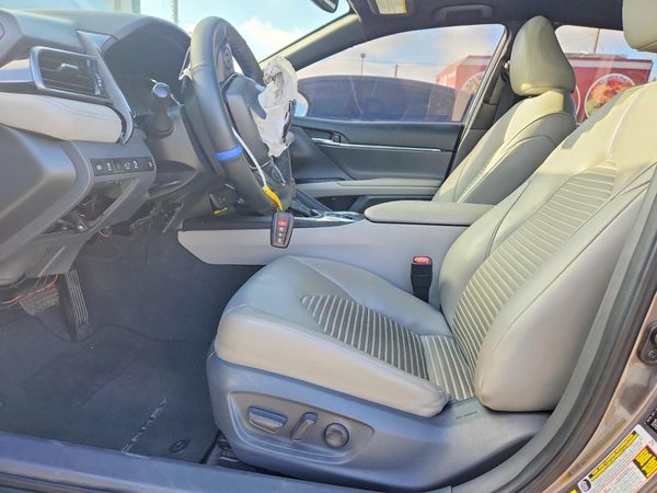 2019 TOYOTA CAMRY SOLA SE/XLE Hybrid — DENT