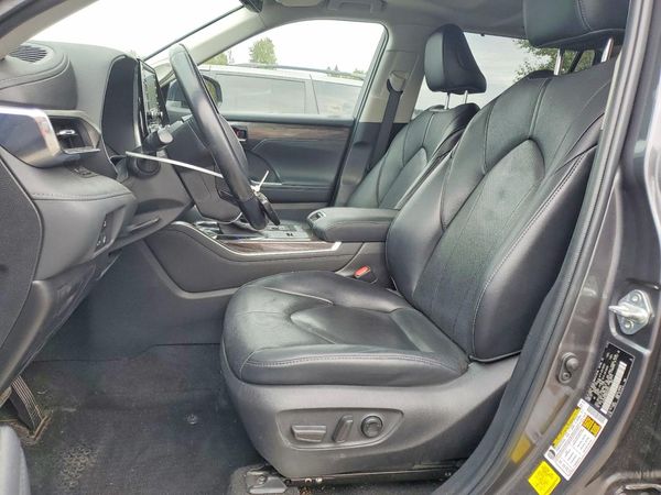 2022 TOYOTA HIGHLANDER Limited — DENT