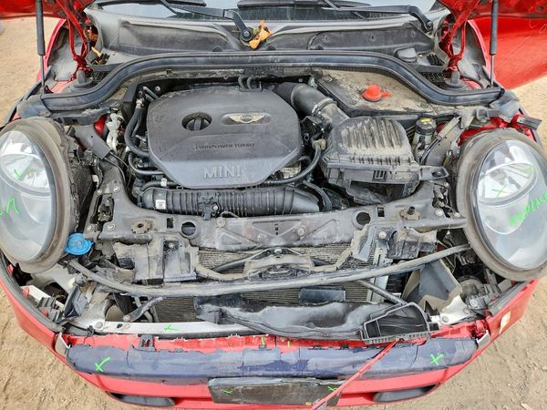 2018 MINI COOPER — Engine bay