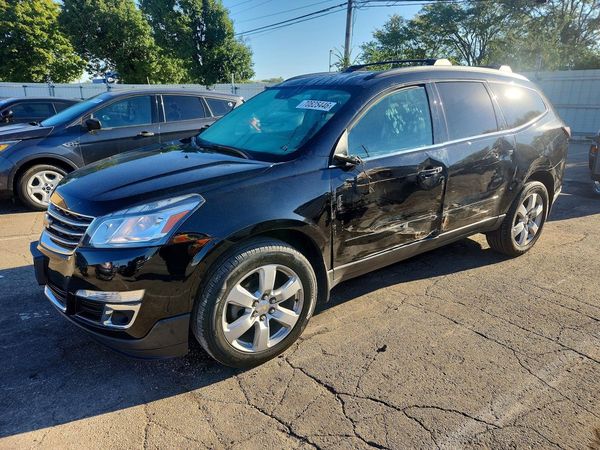 2017 CHEVROLET TRAVERSE 1LT — Front 3/4