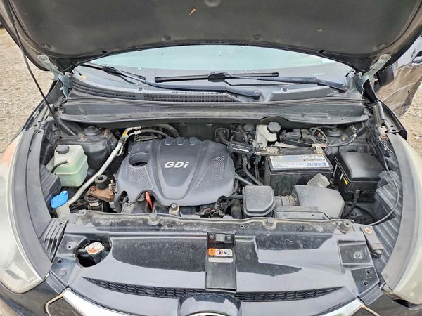2014 HYUNDAI TUCSON GLS (Middle Level) — Engine bay