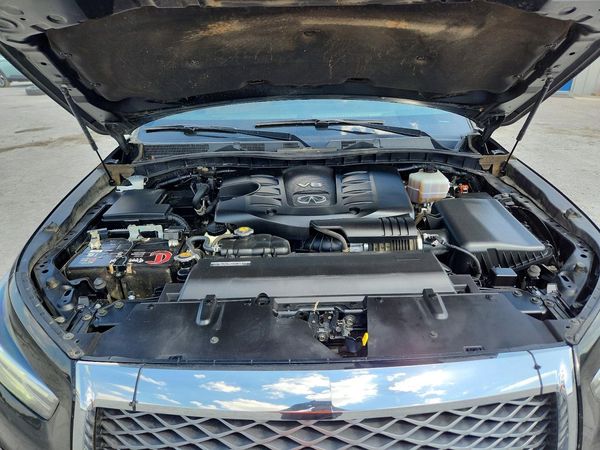 2022 INFINITI QX80 SV — Engine bay