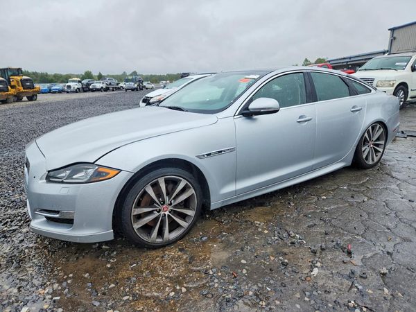 2017 JAGUAR XJ — Front 3/4
