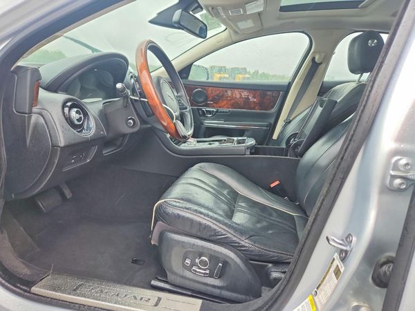 2017 JAGUAR XJ — DENT