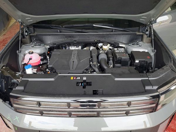 2026 HYUNDAI SANTA FE Limited — Engine bay