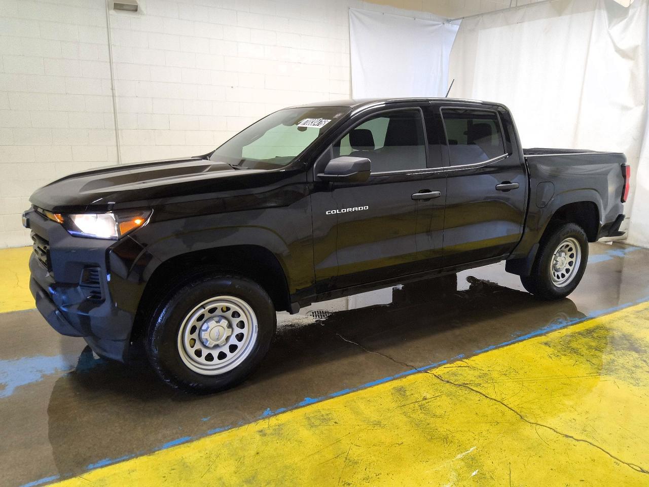 2025 CHEVROLET COLORADO Work Truck — Front 3/4