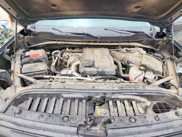 2025 CHEVROLET SILVERADO Trail Boss Custom — Engine bay