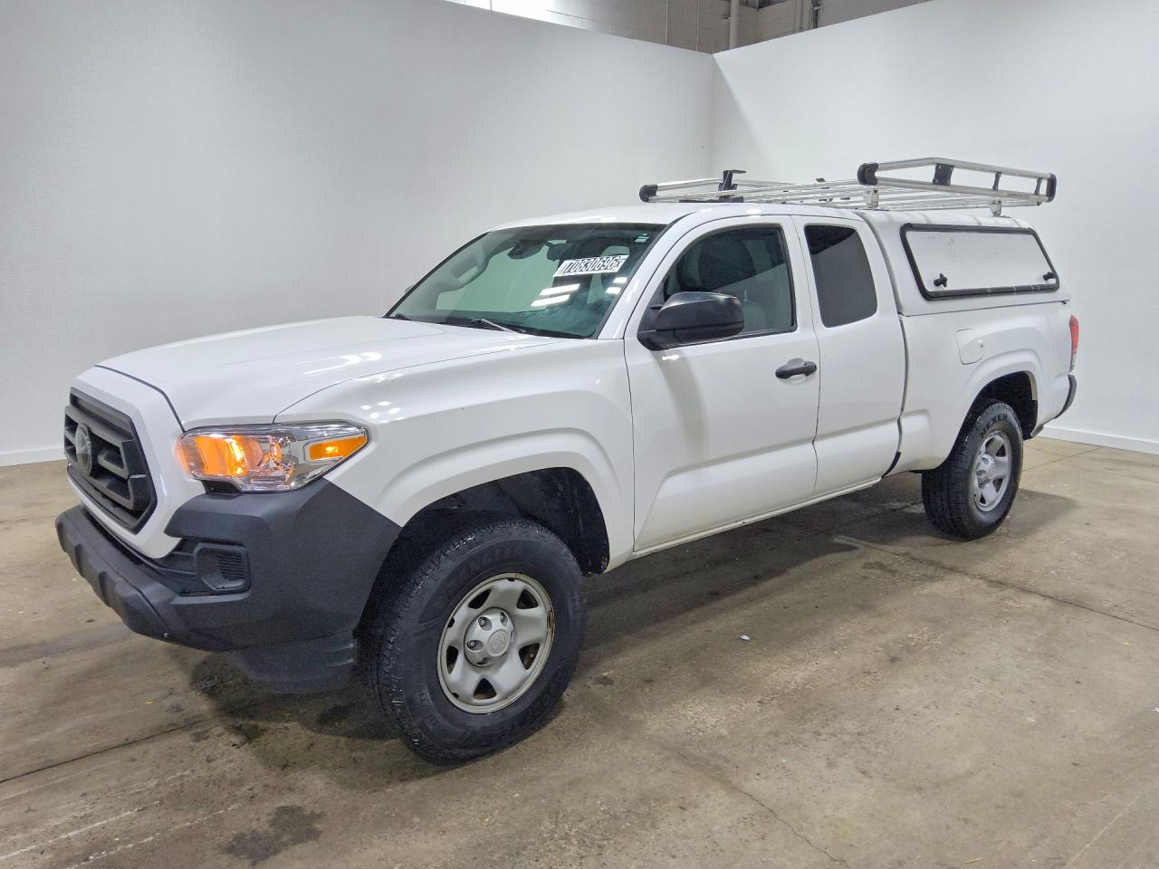 2022 TOYOTA TACOMA SR5 — Front 3/4