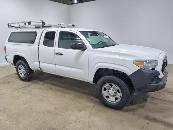 2022 TOYOTA TACOMA SR5 — Passenger 3/4