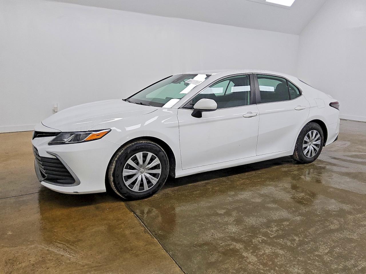 2023 TOYOTA CAMRY LE — Front 3/4
