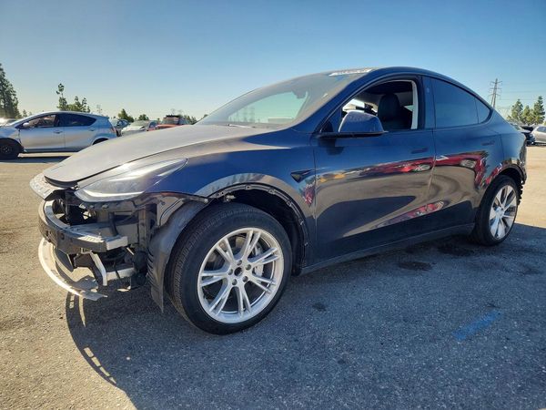 2024 TESLA MODEL Y — DSFA — Front 3/4