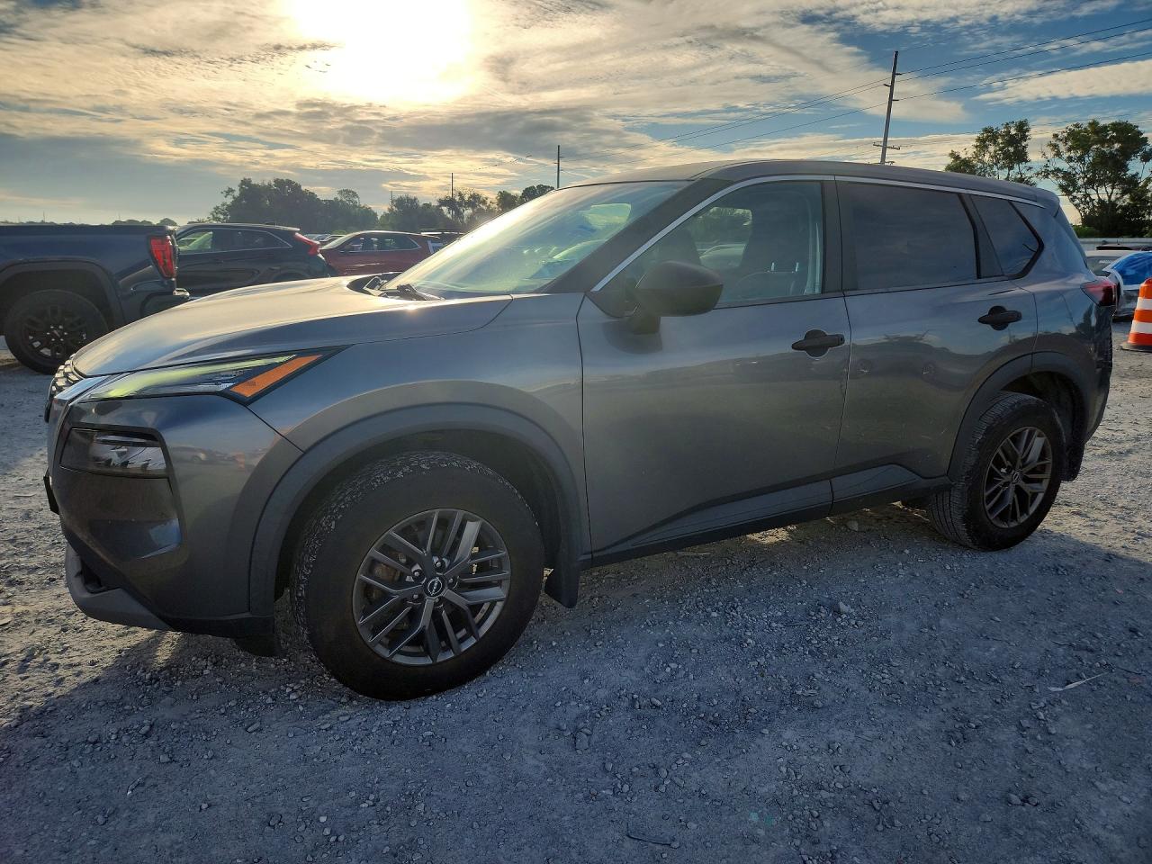 2023 NISSAN ROGUE S — Front 3/4