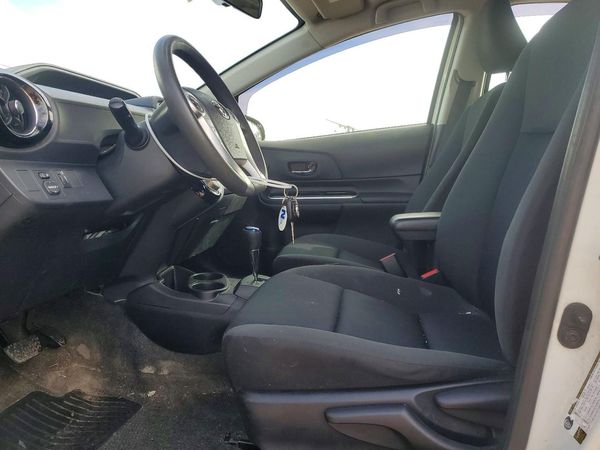 2016 TOYOTA PRIUS — DENT