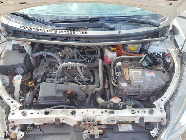 2016 TOYOTA PRIUS — Engine bay