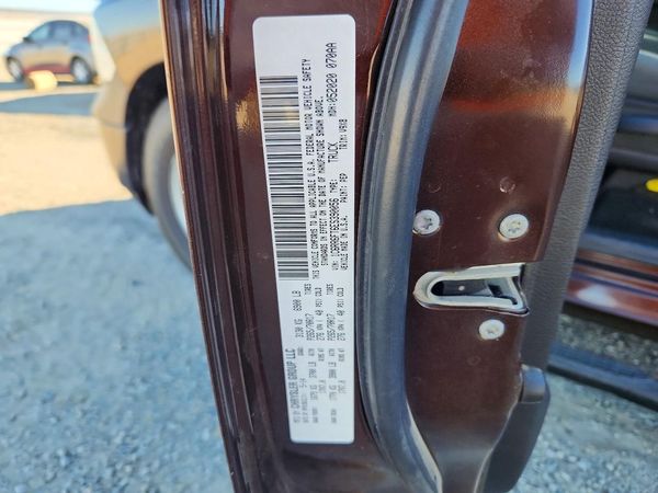 2014 RAM 1500 ST — VINS