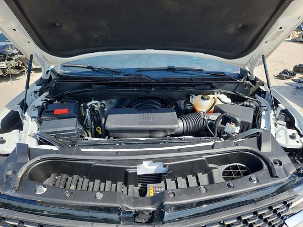 2024 CADILLAC ESCALADE — Engine bay