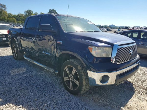 2012 TOYOTA TUNDRA SR5 — Passenger 3/4