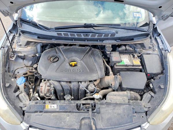 2016 HYUNDAI ELANTRA — Engine bay