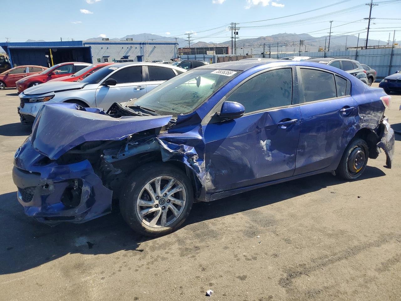 2013 MAZDA 3 Touring/GS — Front 3/4
