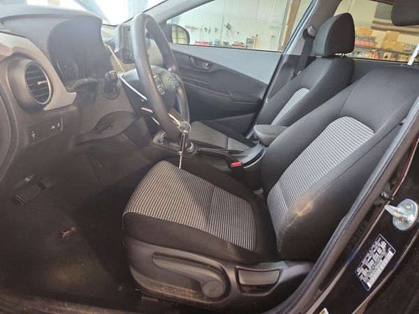 2021 HYUNDAI KONA SE — DENT