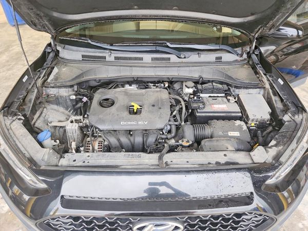 2021 HYUNDAI KONA SE — Engine bay
