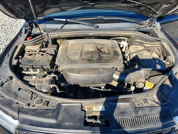 2019 DODGE DURANGO — Engine bay