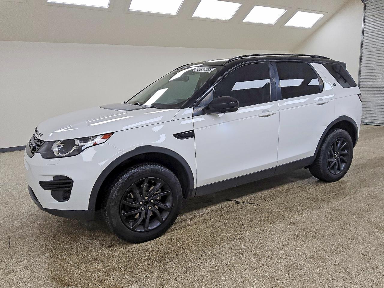 2018 LAND ROVER DISCOVERY SPORT SE — Front 3/4