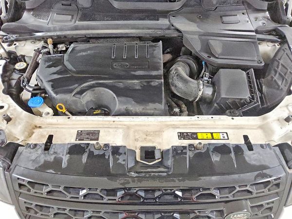 2018 LAND ROVER DISCOVERY SPORT SE — Engine bay