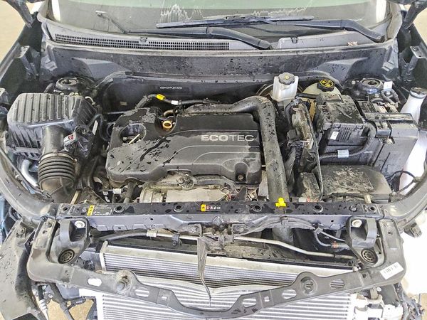 2020 CHEVROLET EQUINOX LT (1LT) — Engine bay