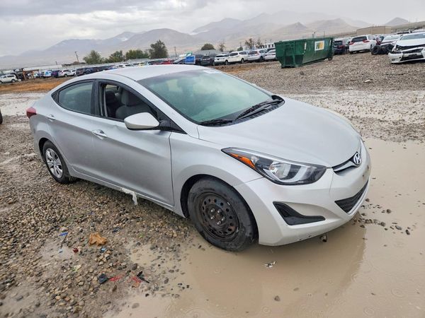2016 HYUNDAI ELANTRA — Passenger 3/4