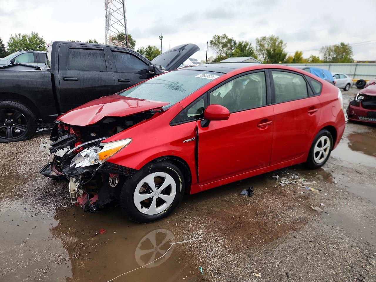 2014 TOYOTA PRIUS — Front 3/4