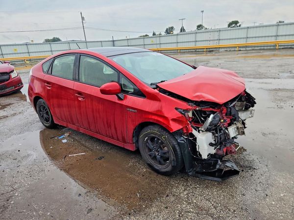 2014 TOYOTA PRIUS — Passenger 3/4