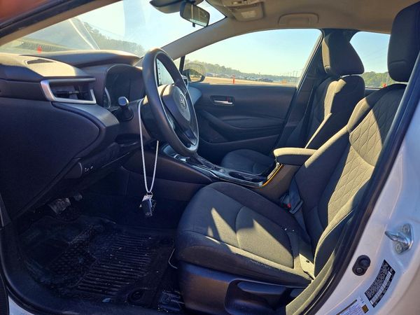 2021 TOYOTA COROLLA LE — DENT