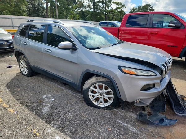 2015 JEEP CHEROKEE Latitude — Passenger 3/4