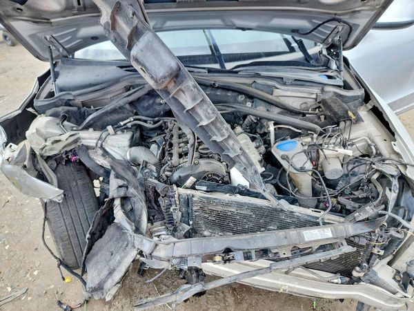2014 AUDI Q5 Premium Plus — Engine bay