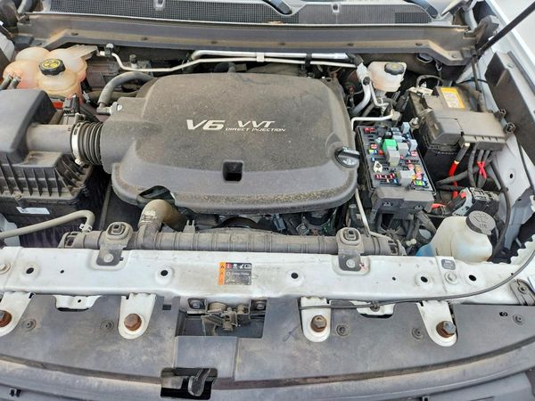 2021 CHEVROLET COLORADO Work Truck — Engine bay