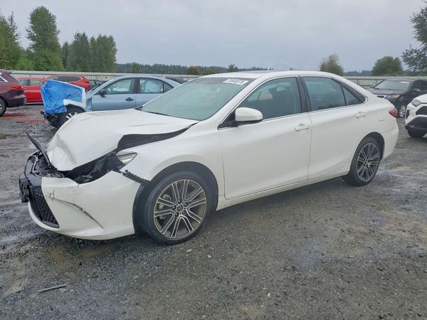2016 TOYOTA CAMRY — Front 3/4