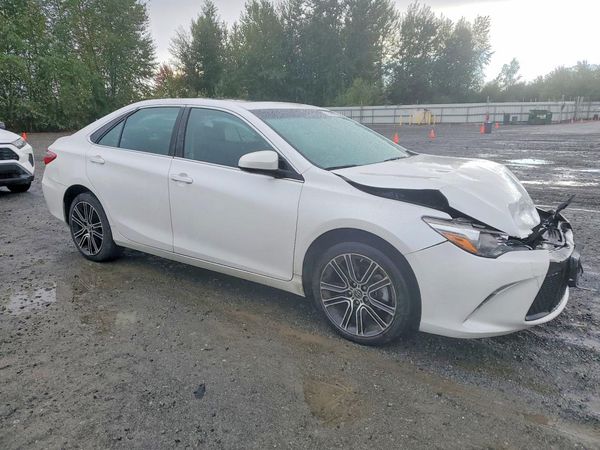 2016 TOYOTA CAMRY — Passenger 3/4