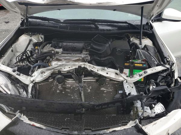 2016 TOYOTA CAMRY — Engine bay